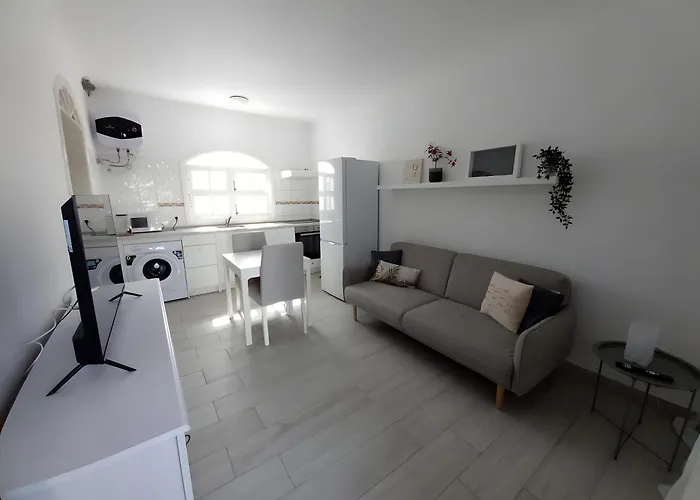 Playa Honda Holiday Home *